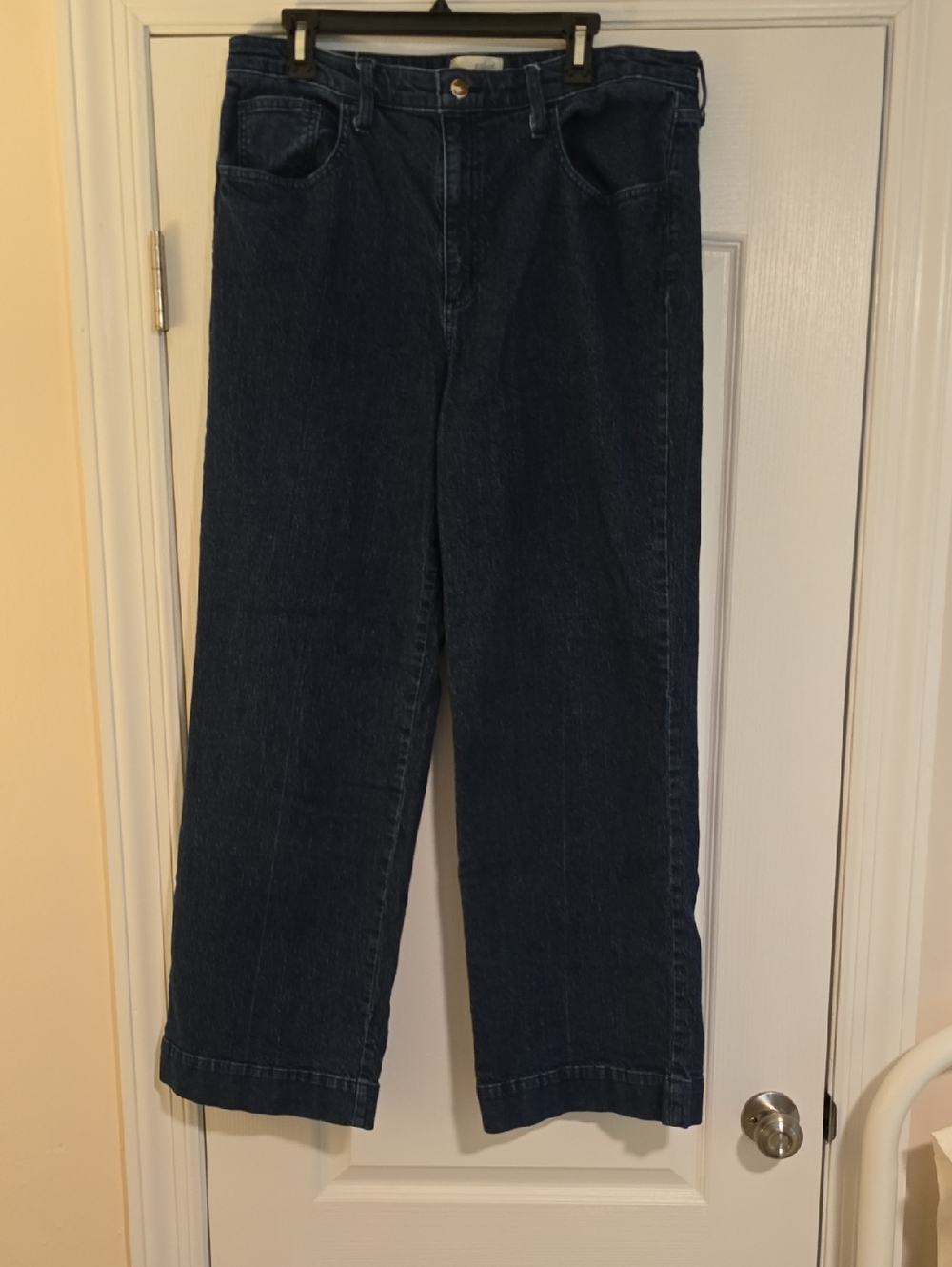Universal Thread Dark Blue Straight-Leg Women’s Jeans